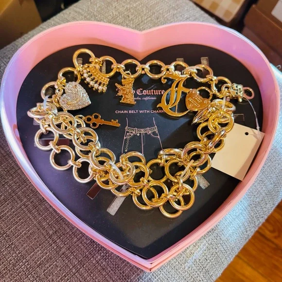 Juicy Couture Charm Chain Belt in Pink Heart Gift Box - Picture 2 of 6